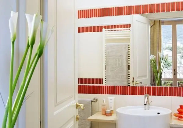 Standard Oda, Göl Manzaralı (Sunlit Essential)