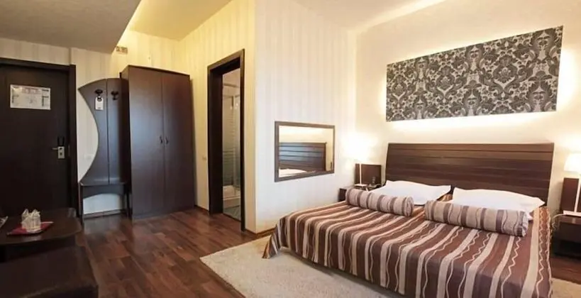 Tek Büyük veya İki Ayrı Yataklı Oda, Balkon