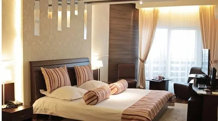 Tek Büyük veya İki Ayrı Yataklı Oda, Balkon