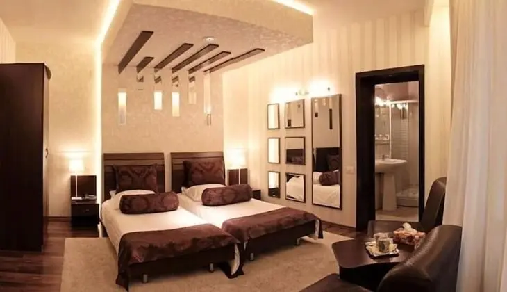 Tek Büyük veya İki Ayrı Yataklı Oda, Balkon