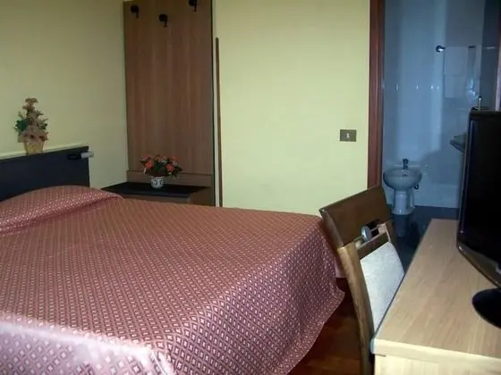 Üç Kişilik Oda
