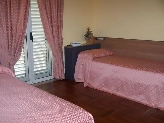 Üç Kişilik Oda