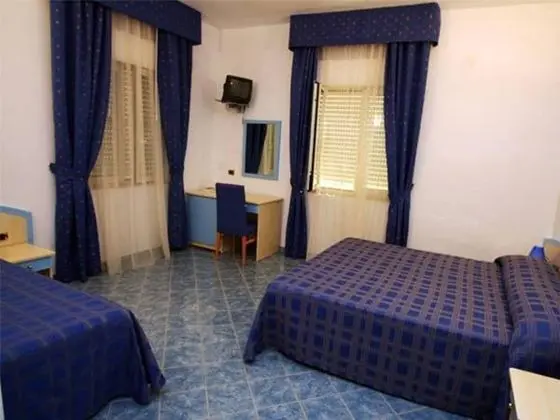 Üç Kişilik Oda