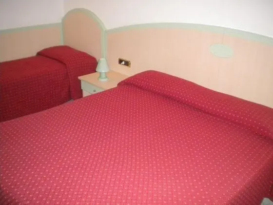 Üç Kişilik Oda