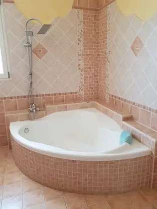 Tek Büyük veya İki Ayrı Yataklı Oda, Banyolu/Duşlu