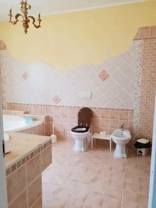 Tek Büyük veya İki Ayrı Yataklı Oda, Banyolu/Duşlu