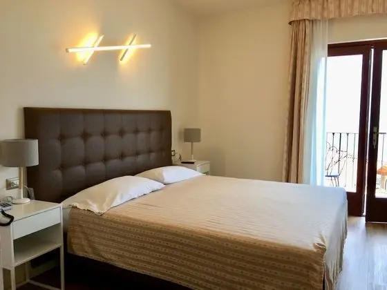 Deluxe Oda, 1 Çift Kişilik Yatak, Balkon, Göl Manzaralı