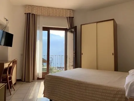 Tek Büyük Yataklı Oda, 1 Çift Kişilik Yatak, Göl Manzaralı