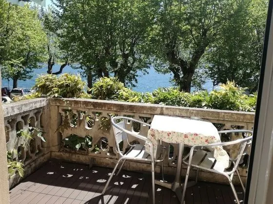 Tek Büyük veya İki Ayrı Yataklı Oda, Göl Manzaralı
