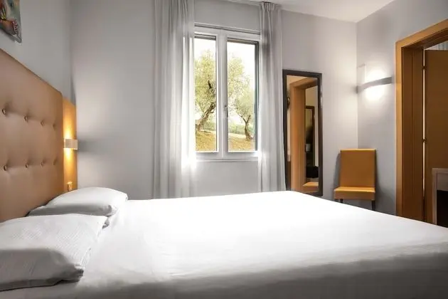 Classic Tek Büyük Yataklı Oda