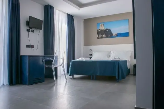 Dört Kişilik Oda, Ek Bina