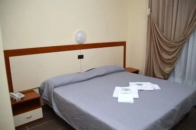 Büyük Yataklı Tek Kişilik Oda
