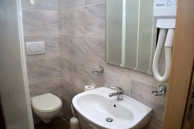 Büyük Yataklı Tek Kişilik Oda