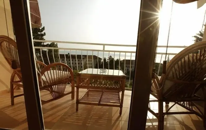 Üç Kişilik Oda, Balkon