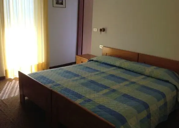 Tek Büyük veya İki Ayrı Yataklı Oda, Dağ Manzaralı