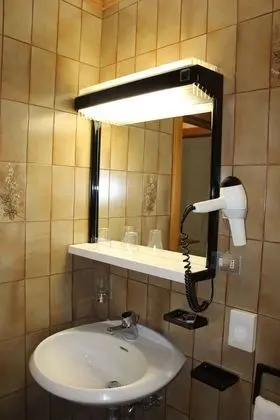 Tek Büyük veya İki Ayrı Yataklı Oda, Dağ Manzaralı