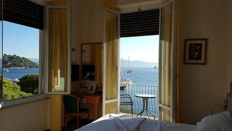 Üç Kişilik Oda, Deniz Manzaralı