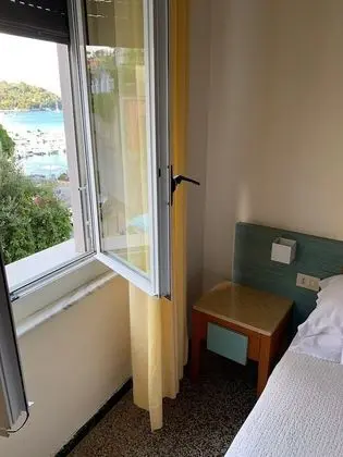 Üç Kişilik Oda, Deniz Manzaralı