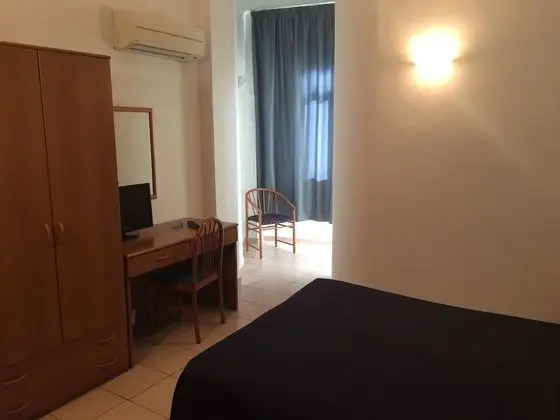 Büyük Yataklı Tek Kişilik Oda
