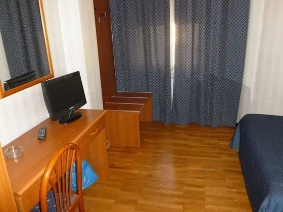 Üç Kişilik Oda