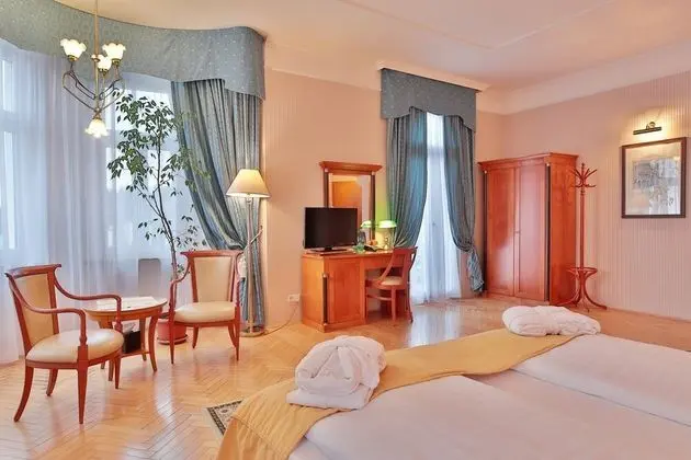 Deluxe Tek Büyük Yataklı Oda