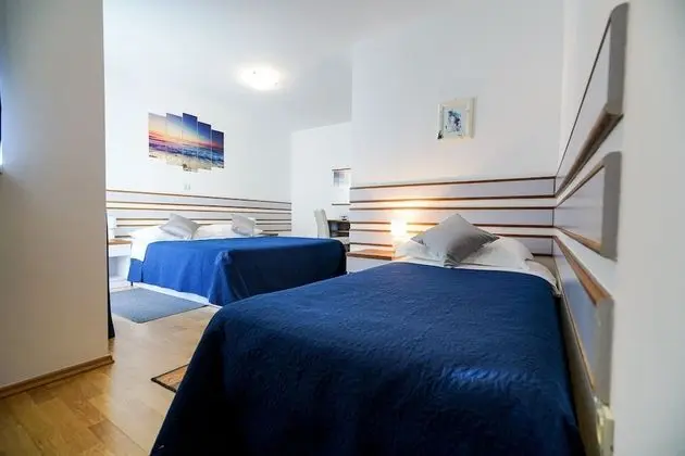 Üç Kişilik Oda, Balkon, Kısmi Deniz Manzaralı