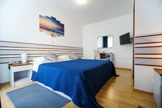 Üç Kişilik Oda, Balkon, Kısmi Deniz Manzaralı