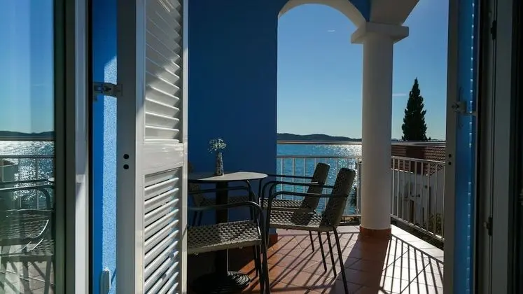 Üç Kişilik Oda, Balkon, Kısmi Deniz Manzaralı