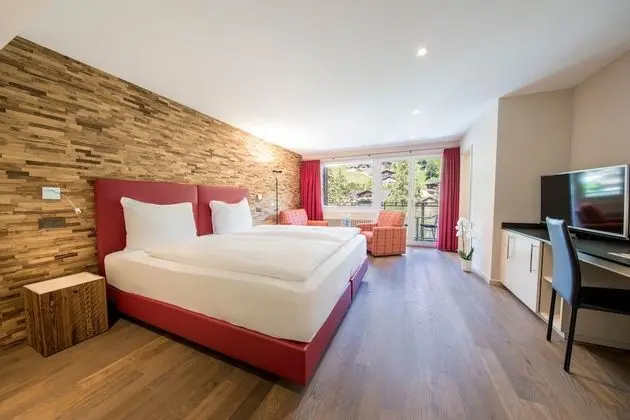 Classic Tek Büyük veya İki Ayrı Yataklı Oda, Balkon, Bahçe Manzaralı