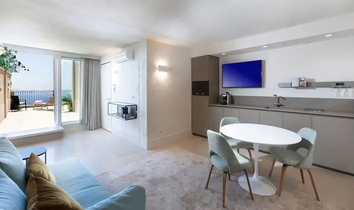 Panoramic Süit, Ek Bina (Rock Infinity, 50 meters away)