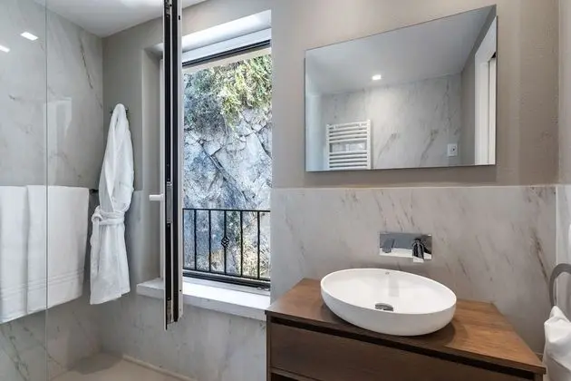 Panoramic Süit, Ek Bina (Rock Infinity, 50 meters away)