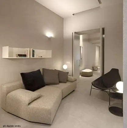 Süit, Ek Bina (Rock, 50 meters away)