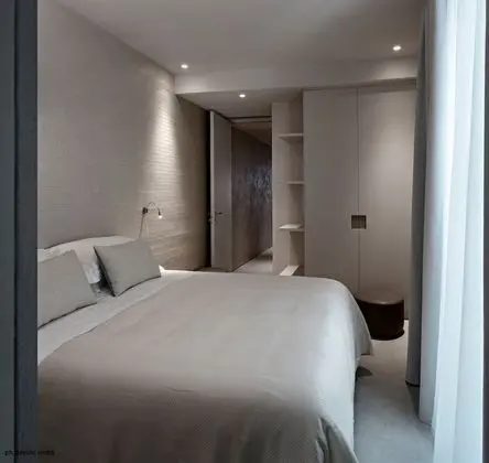 Süit, Ek Bina (Rock, 50 meters away)