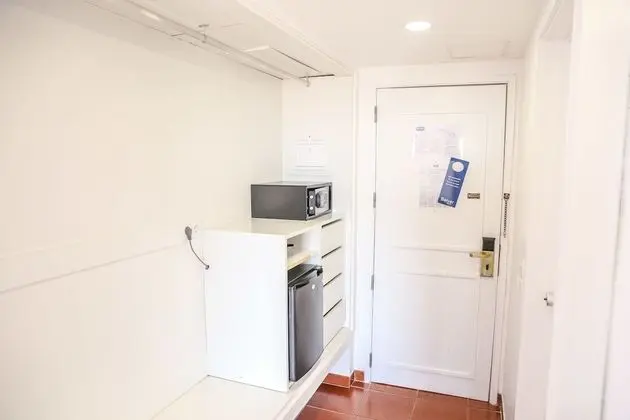 Tek Büyük veya İki Ayrı Yataklı Oda, Havuz Manzaralı