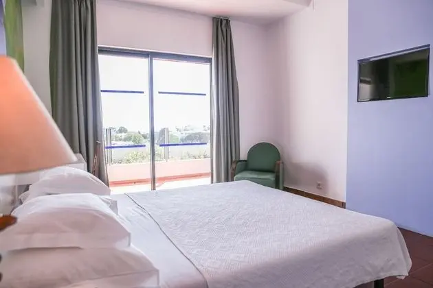 Tek Büyük veya İki Ayrı Yataklı Oda, Şehir Manzaralı