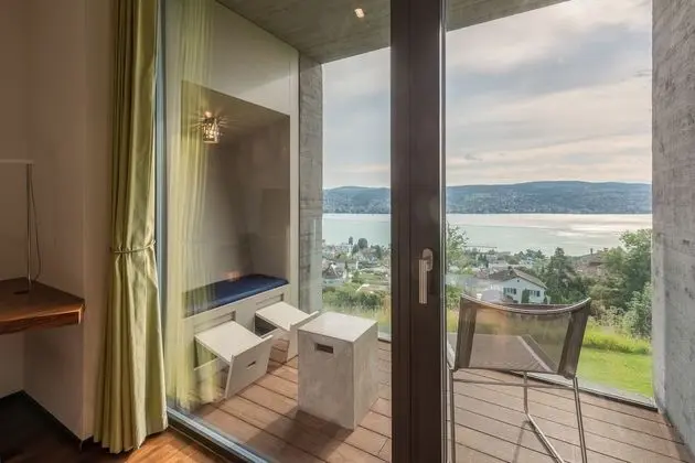 Design Tek Büyük Yataklı Oda, 1 Büyük (Queen) Boy Yatak, Göl Manzaralı