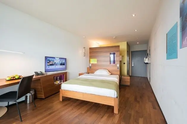 Family Oda, 2 Büyük (Queen) Boy Yatak, Göl Manzaralı