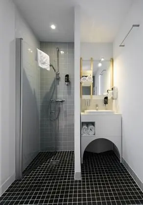 Standard Tek Büyük Yataklı Oda, Avlu Manzaralı