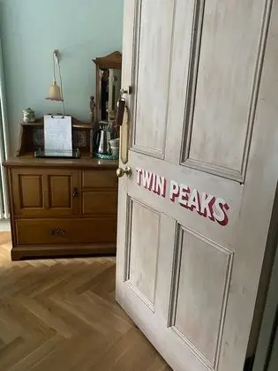 İki Ayrı Yataklı Oda, Ortak Banyo