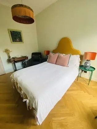 Tek Büyük Yataklı Oda, Ortak Banyo
