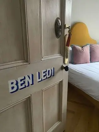 Tek Büyük Yataklı Oda, Ortak Banyo