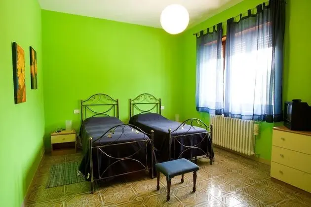 İki Ayrı Yataklı Oda, Ortak Banyo