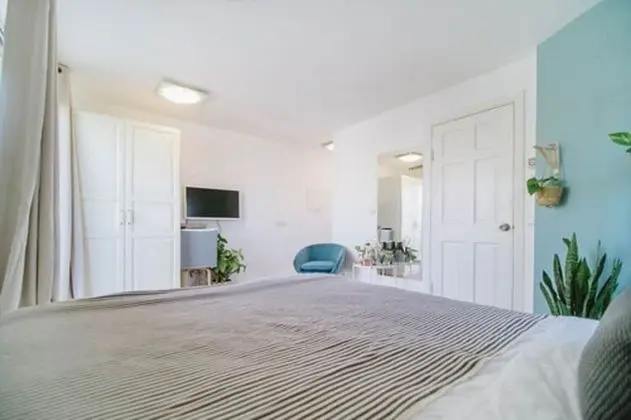 Two rooms with 2 Balconies
