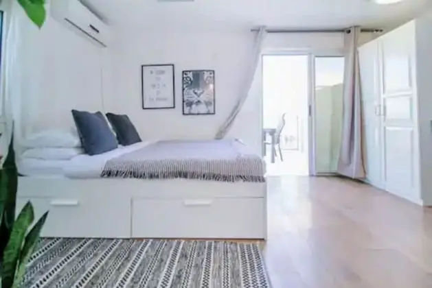 Two rooms with 2 Balconies