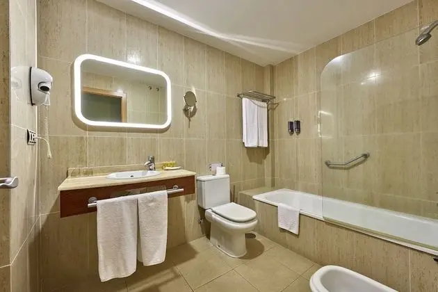 Tek Büyük Yataklı Oda, Balkon, Dağ Manzaralı