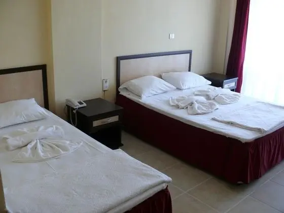 Standart Üç Kişilik Oda, Deniz veya Kara Manzaralı