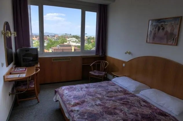 Economy Tek Büyük veya İki Ayrı Yataklı Oda