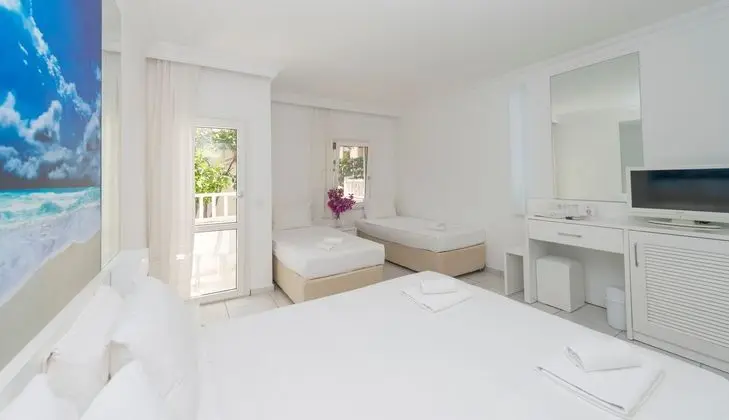 https://imagessl.etstur.com/files/images/hotelImages/TR/51924/l/Bendis-Beach-Hotel-Genel-192548.jpg