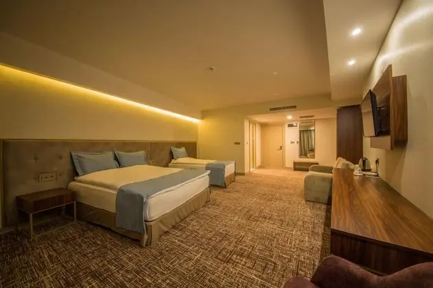Triple, Bahçe Manzaralı