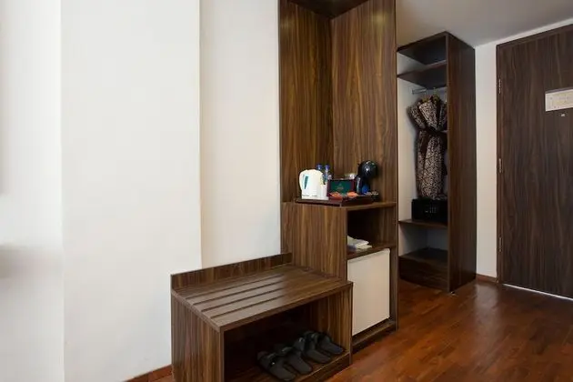 Pool Access Room